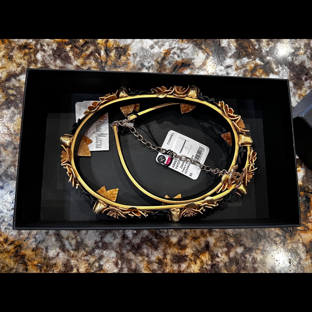 Chanel gold flowers leather belt